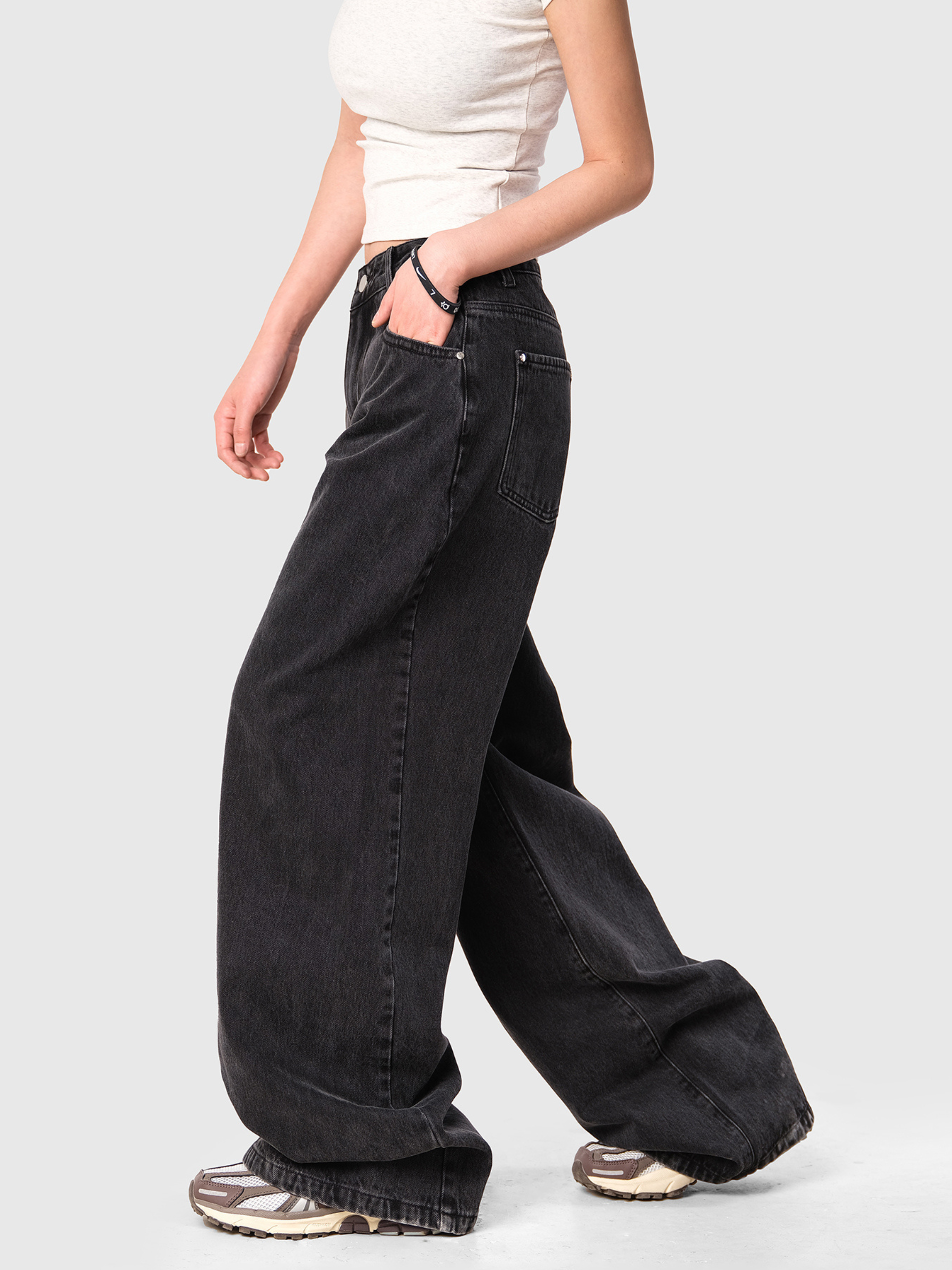 Frostborn - Women's Straight Washed Floor-Length Jeans