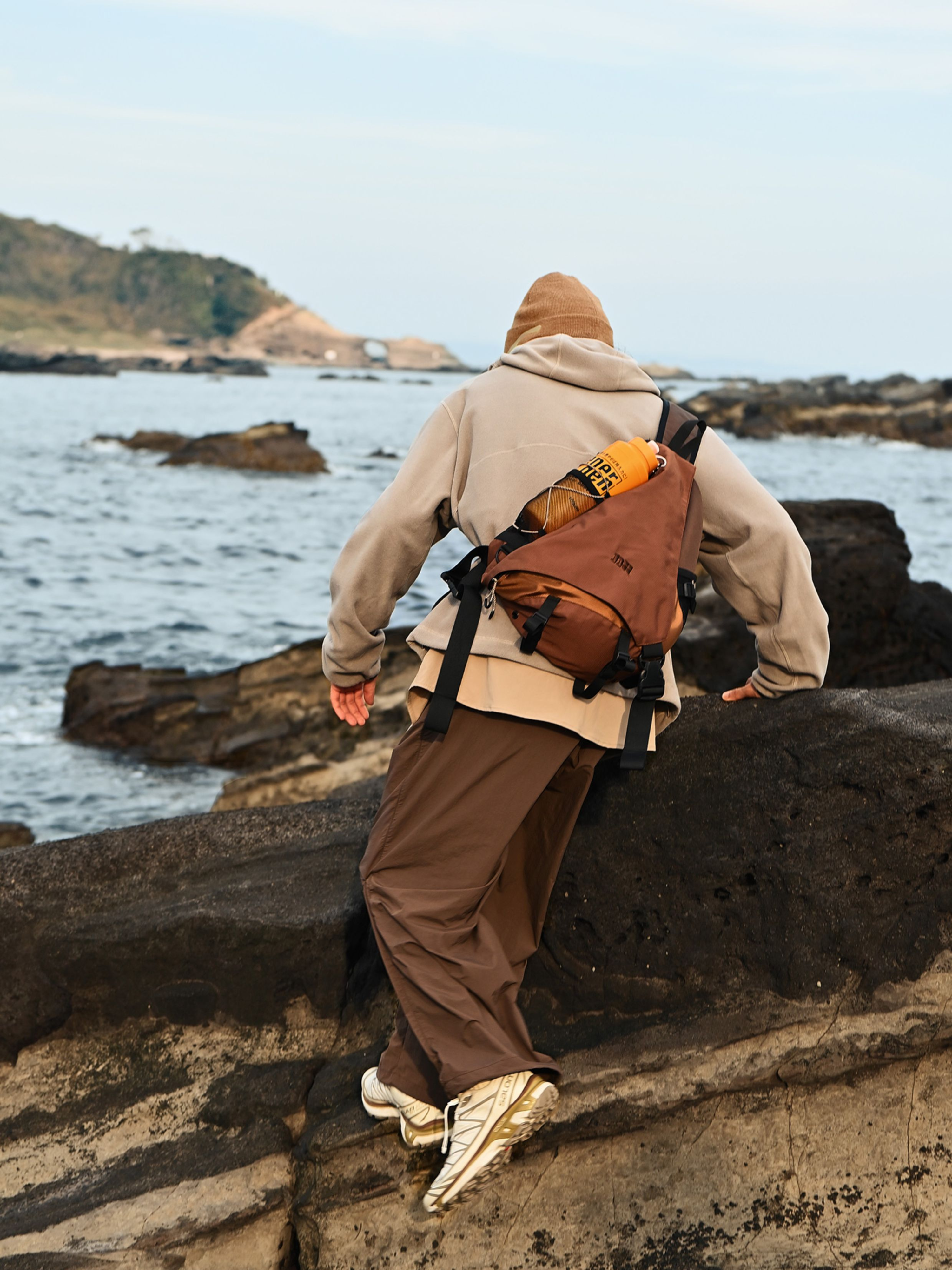 LightTorch - Water-Repellent Lightweight Crossbody Bag