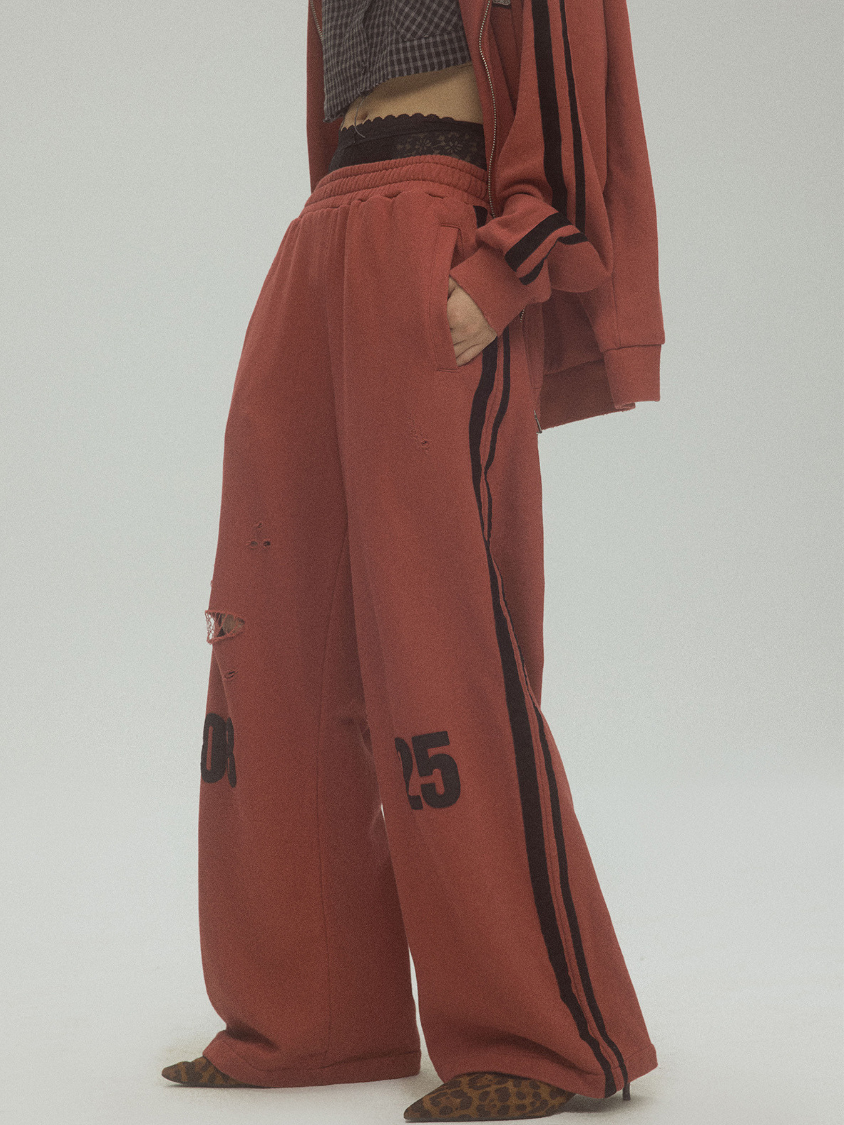 ThornCrate - Women‘s Striped Color-Block Distressed Straight-Leg Sweatpants