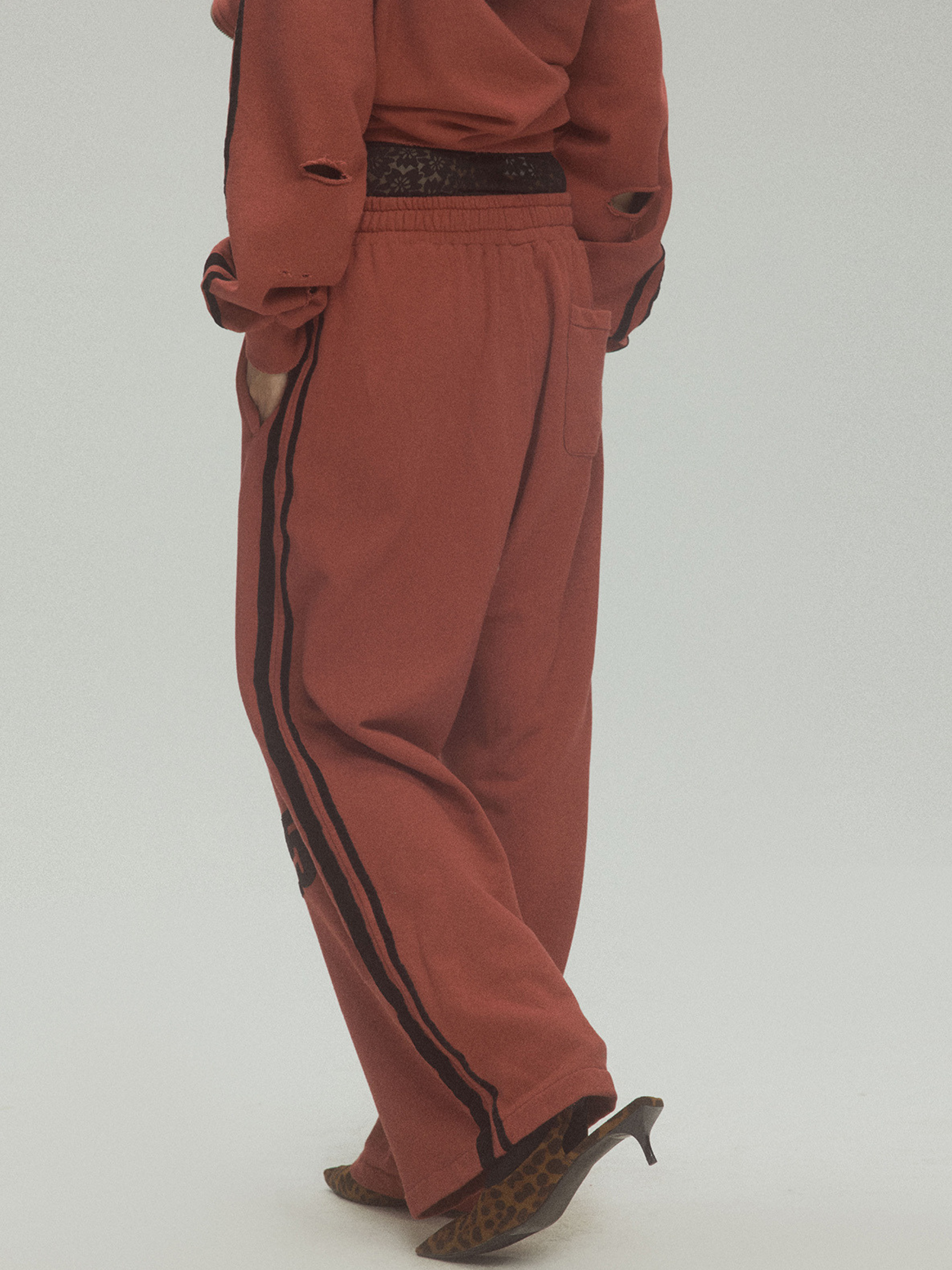 ThornCrate - Women‘s Striped Color-Block Distressed Straight-Leg Sweatpants