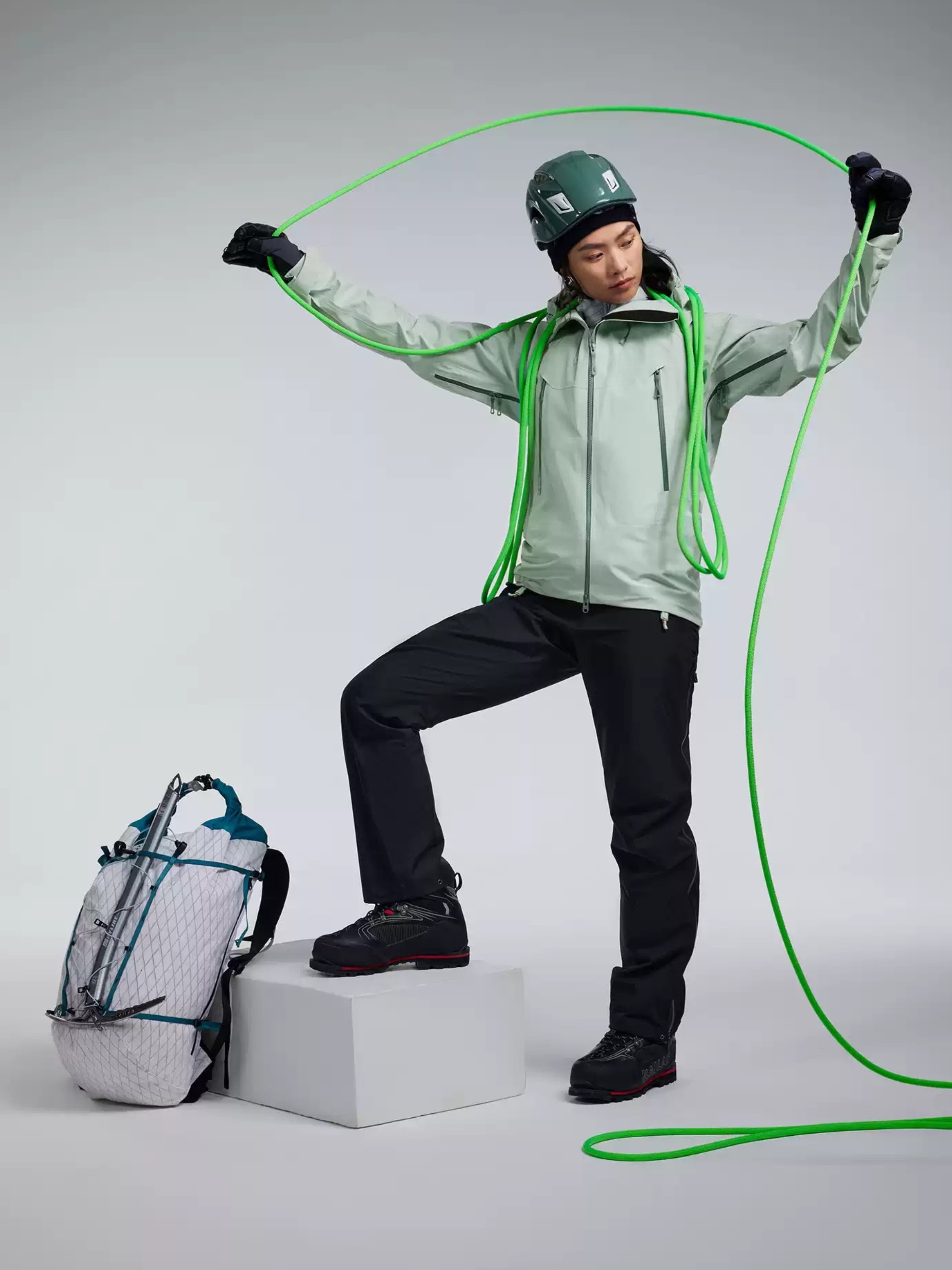 GONGGAR-S - Hard Shell Hooded Jacket